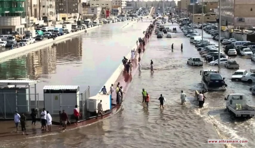 بعدما بدد أموال السعوديين.. سيول جدة تجرف إنجازات ابن سلمان الوهمية