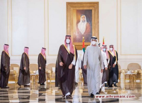 ولي عهد السعودية يعطي إشارات على وحدة العائلة الحاكمة مع اقتراب الخلافة.. لماذا اصطحب نجل الأمير المحتجز أحمد بن عبدالعزيز معه خلال تقديم واجب التعزية في الإمارات؟