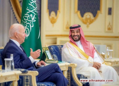 ما الذي دفع الأمير بن سلمان إلى &ldquo;الابتسام الشّامت&rdquo; بضيفه الرئيس الأمريكي ولماذا حضرت الأميرة السفيرة ريما بنت بندر لاستقبال جو بايدن في المطار إلى جانب الفيصل؟