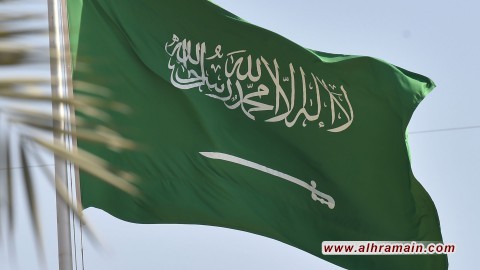 سناتور أمريكي بارز يشن هجومًا حادًا على السعودية ويطالب &ldquo;بتجميد&rdquo; التعاون معها ويتهمها بدعم حرب روسيا على أوكرانيا