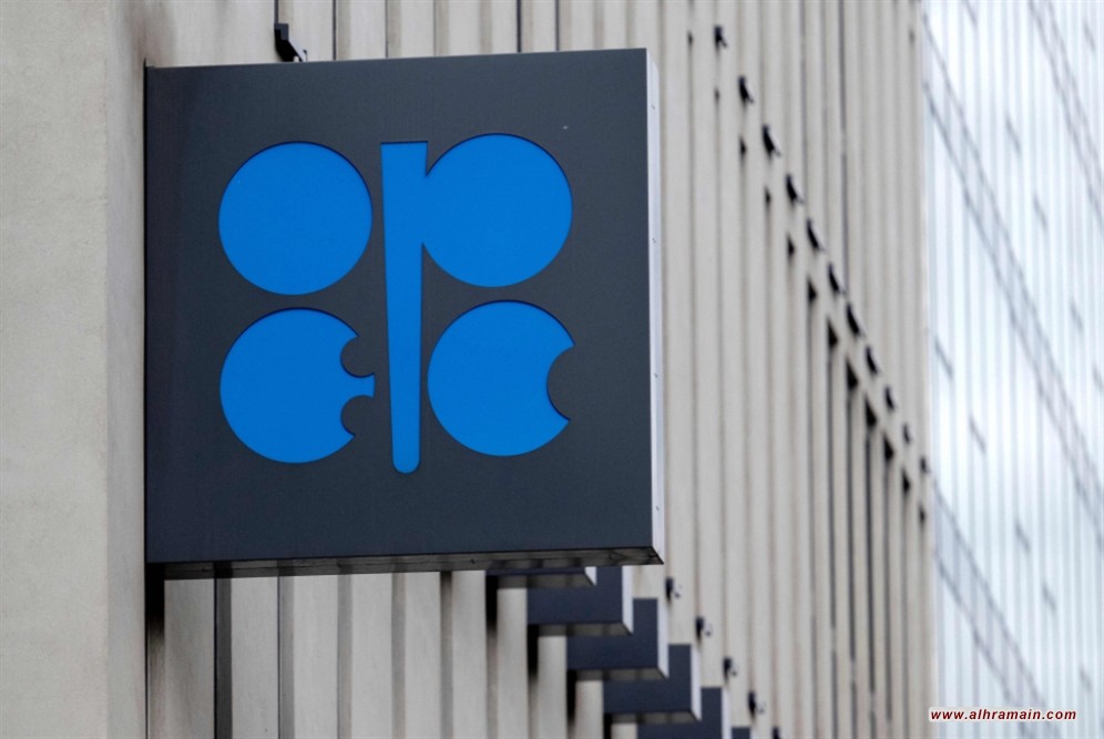 الملك سلمان يؤكد أن هدف السعودية &laquo;استقرار وتوازن&raquo; أسواق النفط