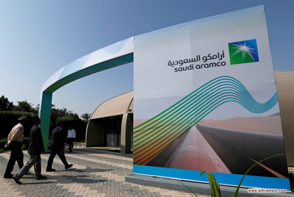 السعودية تخفّض سعر شحنات النفط الخام المتجهة إلى آسيا الشهر المقبل