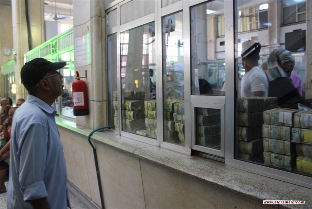 صنعاء تلوّح بالقوة لمنع الإفقار: &laquo;حرب العملة&raquo; تتهدّد هدنة اليمن