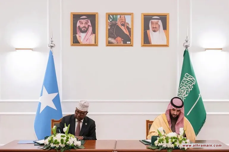 صراع الموانئ والنفوذ: &ldquo;السعودية&rdquo; توقع اتفاقية تعاون عسكري مع الصومال  