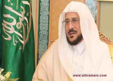 وزير أوقاف السعوديّة يُثير الجدل بعد تقبيله واحتضانه حاجّة نيوزيلنديّة