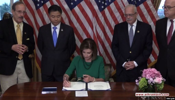 بيلوسي توقع مشروع قرار لمنع بيع الأسلحة للسعودية والإمارات