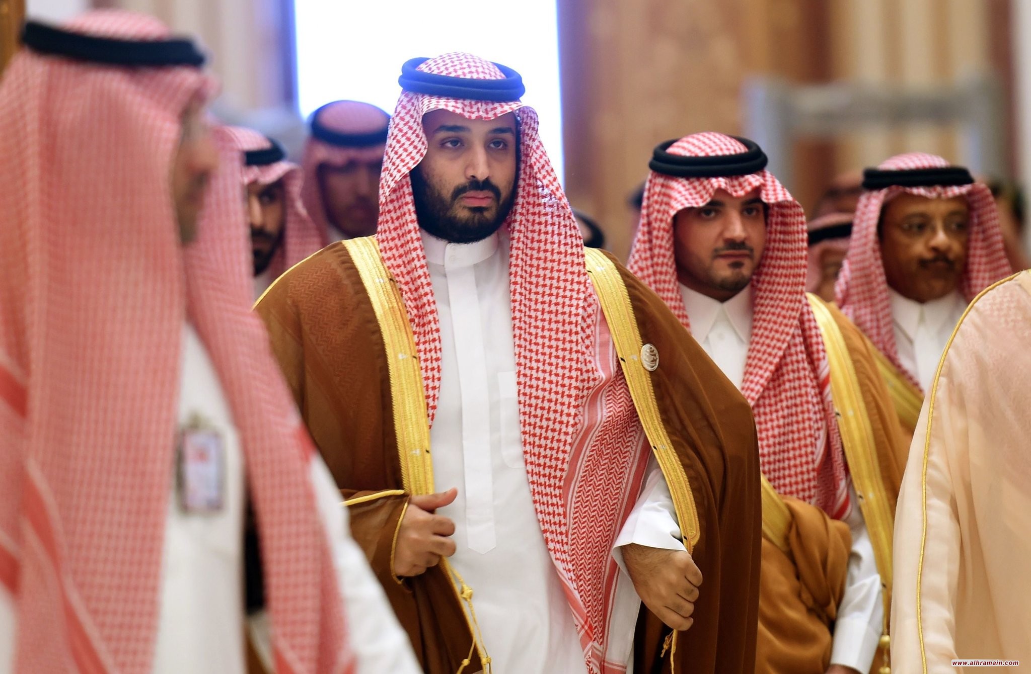 أموال المواطنين في القطيف والأحساء تُهدر على صور آل سعود