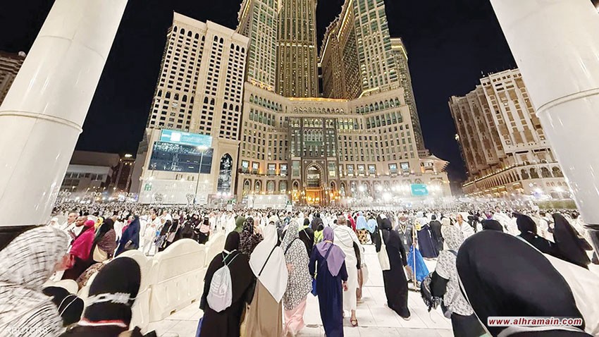 السعودية تراقب الحجاج بساعات ذكية بحجة متابعة الحالة المرضية لهم