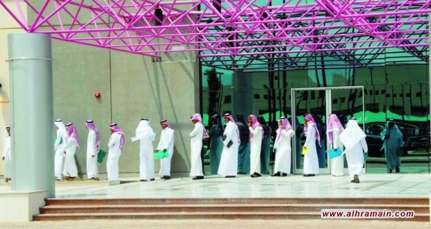 تراجع عدد المواطنين العاملين وسط معدل مرتفع للبطالة