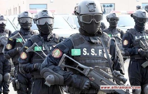 السعودية تعلن تفاصيل عملية أمنية بمدينة الدمام استهدفت عناصر كانت تعد لتفجير سيارة مفخخة مقتل ومسلحيّن في اشتباكات مع إرهابيين مطلوبين