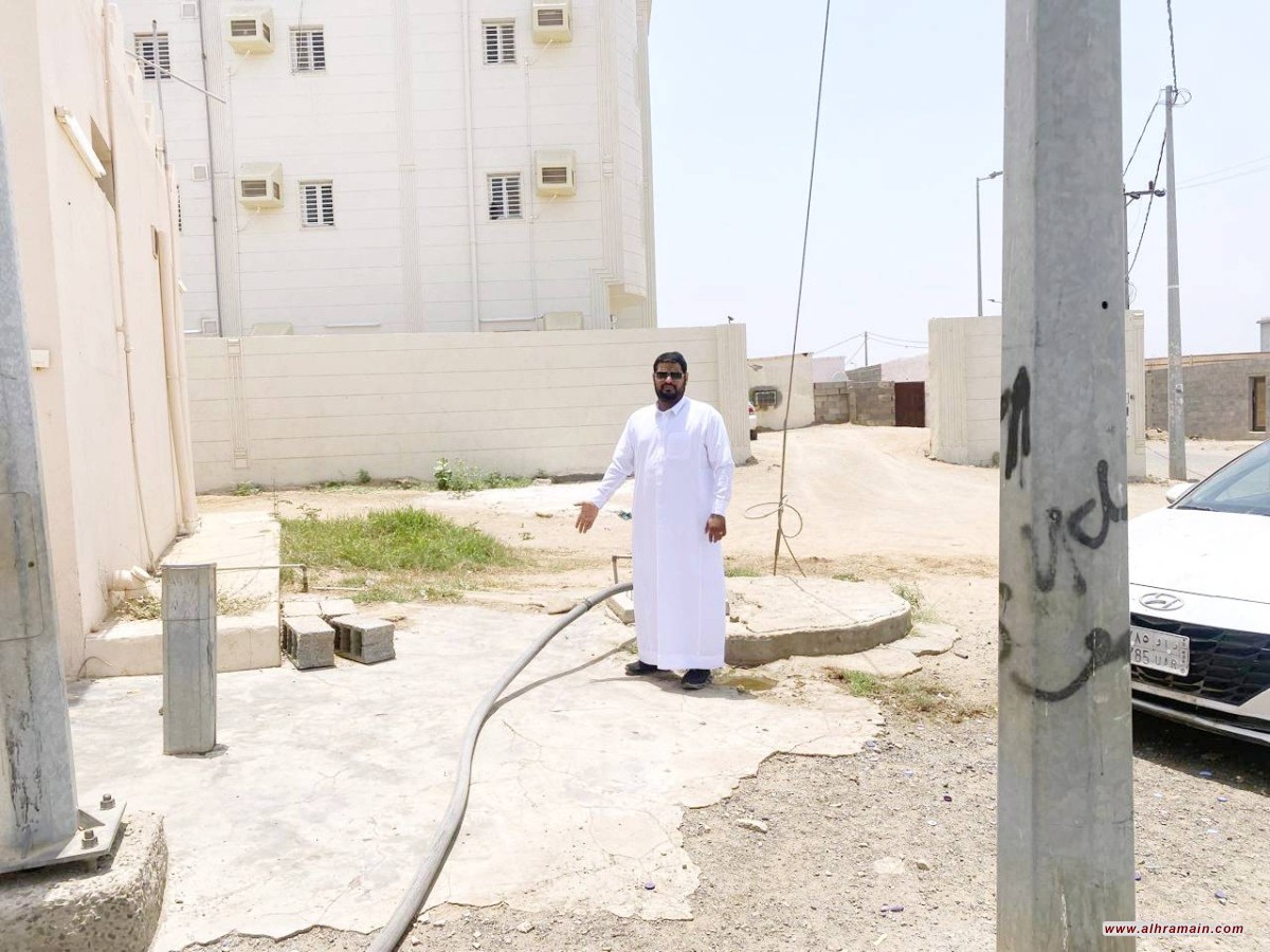 أهالي قرية الجربة في جيزان يعانون من نقص المياه المحلاة وسط تجاهل السلطات السعودية