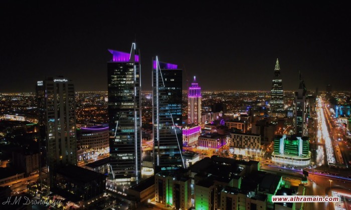 الرياض تعود لقلب استراتيجية التحول الاقتصادي للسعودية.. هل تستطيع منافسة دبي وأبوظبي؟