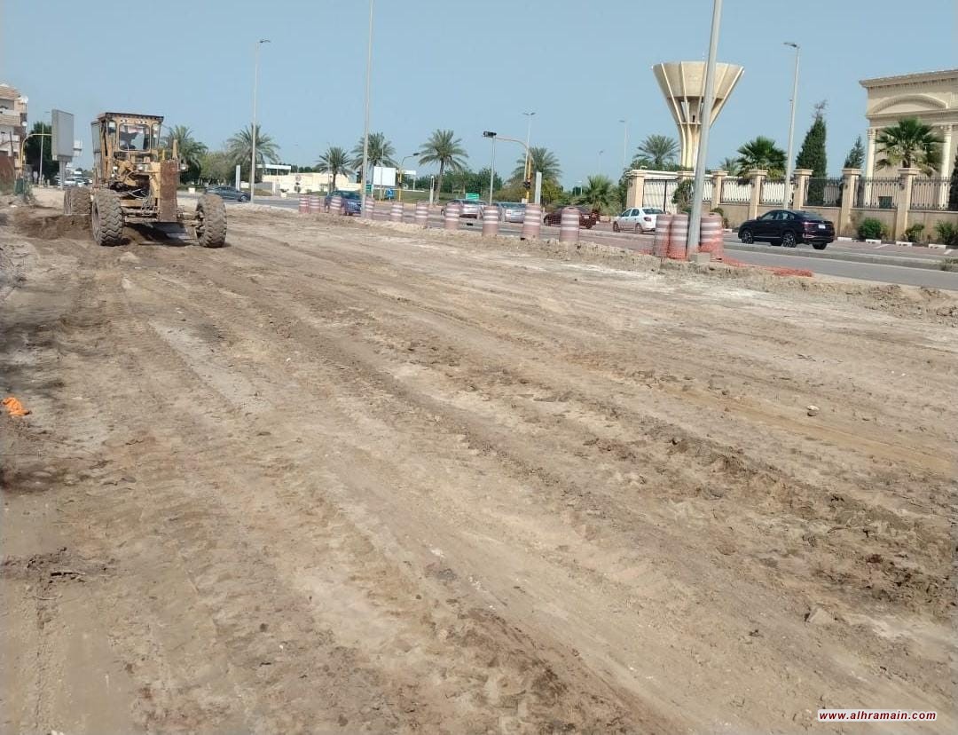 إهمال إنمائي في القطيف ومماطلة في إنجاز إصلاح شارع الرياض